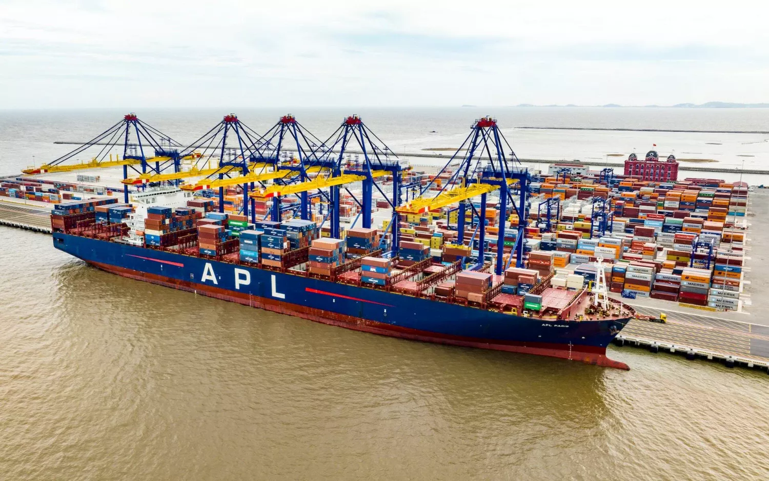 Xuất nhập khẩu tiếp tục là điểm sáng, tạo động lực quan trọng cho tăng trưởng kinh tế Việt Nam năm 2025