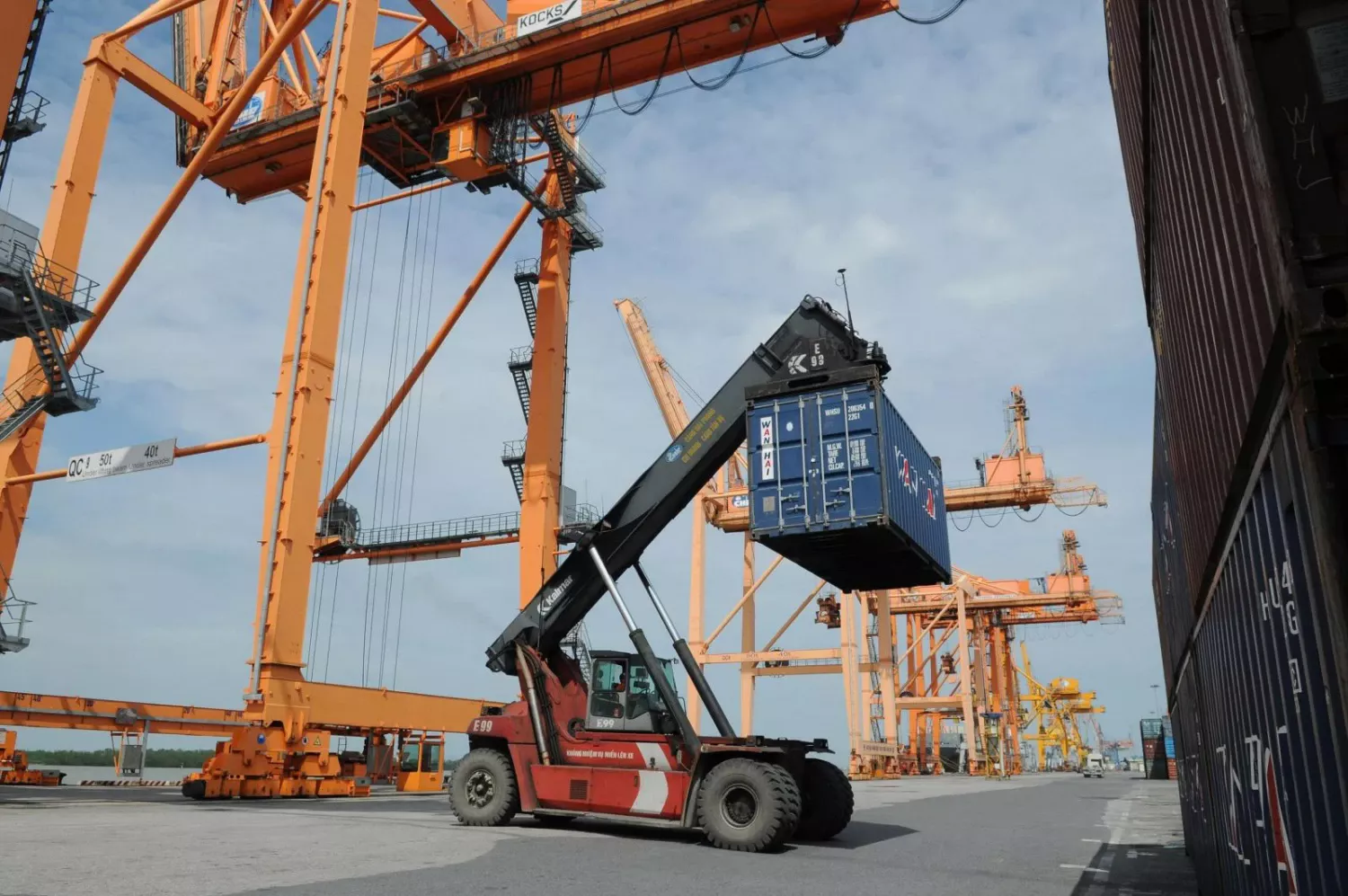 Bộ Công Thương sửa đổi, bổ sung loạt thủ tục xuất nhập khẩu, tạo thuận lợi cho doanh nghiệp