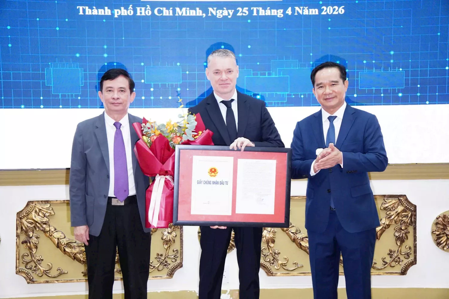 TP.HCM trao chứng nhận đầu tư 1,23 tỷ USD cho 4 dự án công nghệ cao: Tăng tốc hạ tầng số, AI và sản xuất thông minh