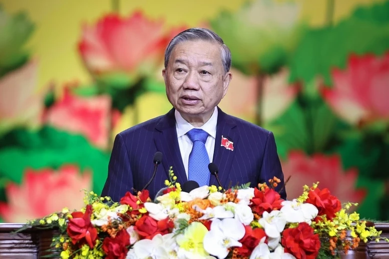 Ánh sáng Hồ Chí Minh soi đường cho chúng ta đi
