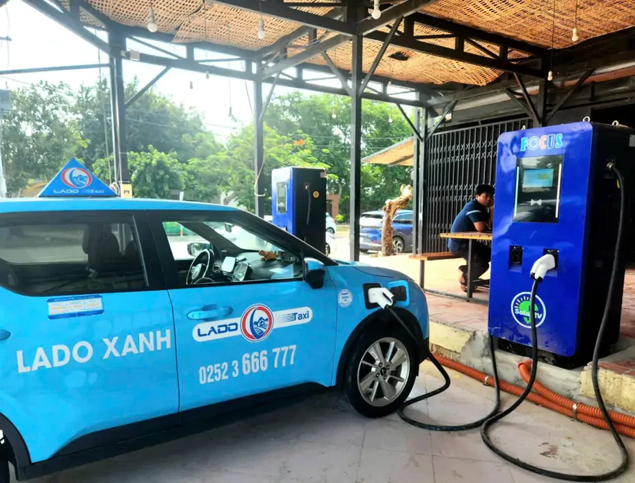 Loạt quy chuẩn mới hướng tới chuẩn hóa trụ, trạm sạc xe điện