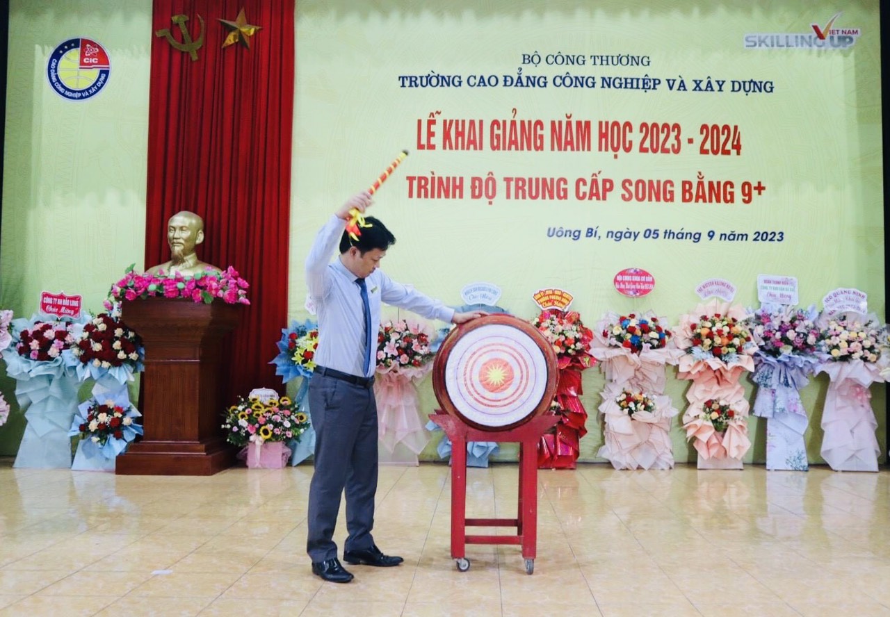 Trường Cao đẳng Công nghiệp và Xây dựng khai giảng năm học 2023-2024 trình độ trung cấp song bằng 9+