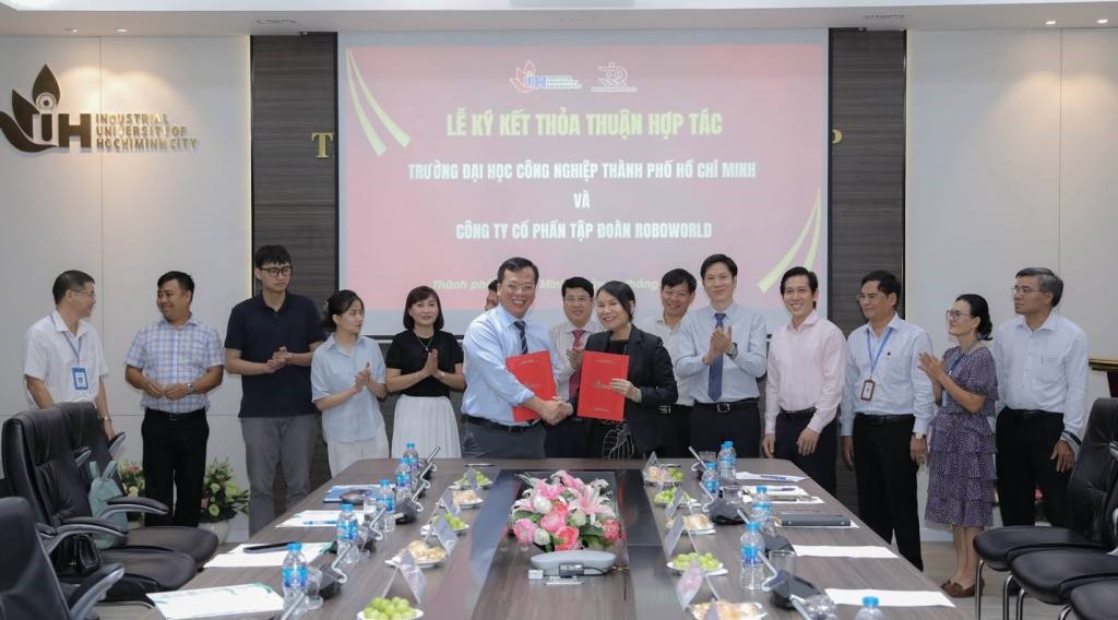 IUH – Roboworld ký kết hợp tác chiến lược: Bước tiến mới trong đào tạo nhân lực robot chất lượng cao