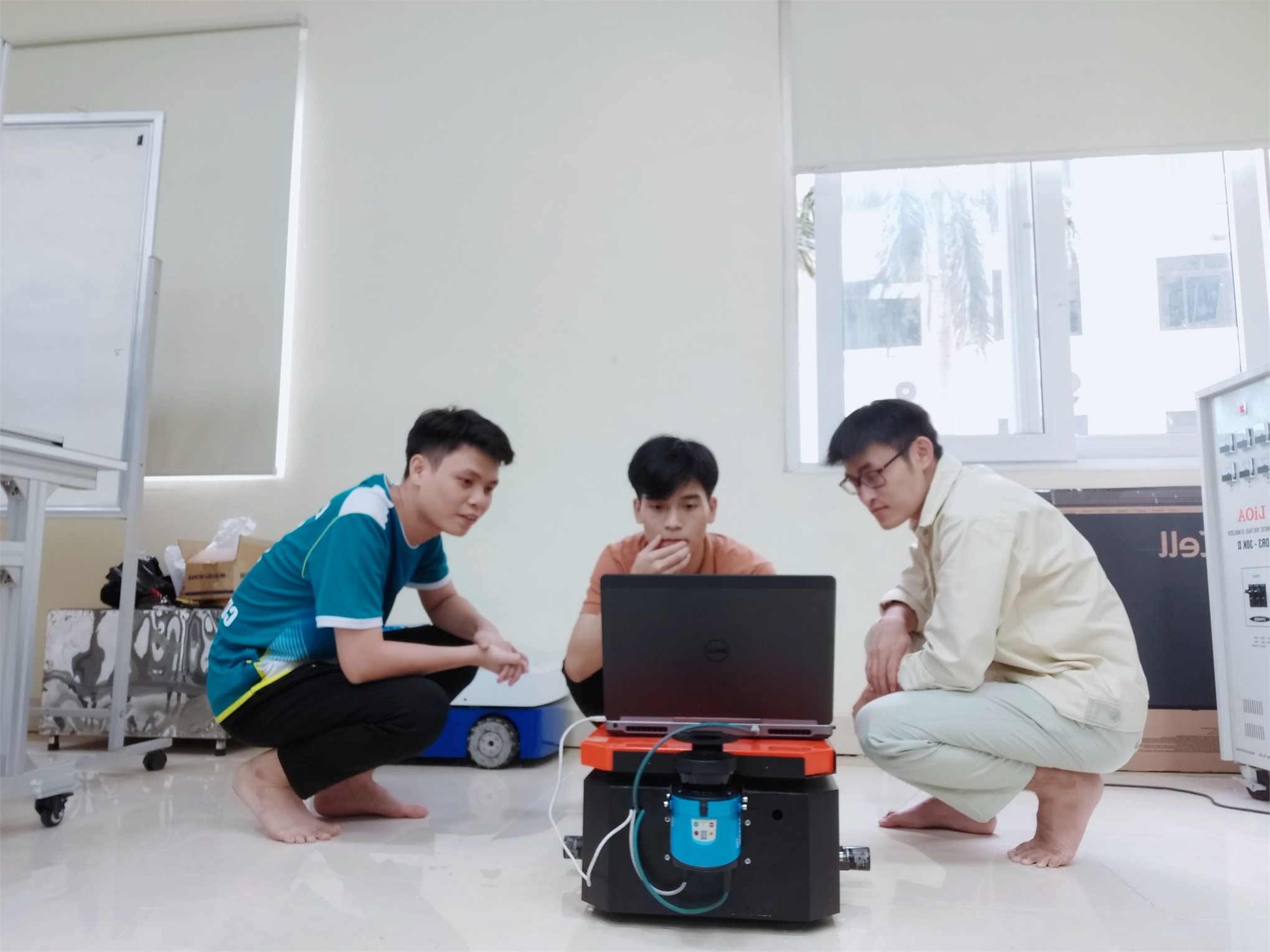 Nghiên cứu phương pháp học tăng cường ứng dụng cho bài toán định vị robot di động làm việc trong môi trường không xác định