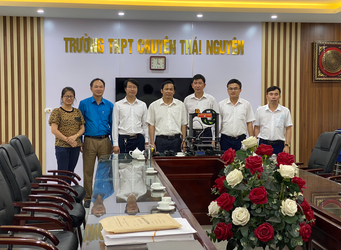 Trường Đại học Kỹ thuật Công nghiệp triển khai hiệu quả dạy học STEM cho các trường THPT